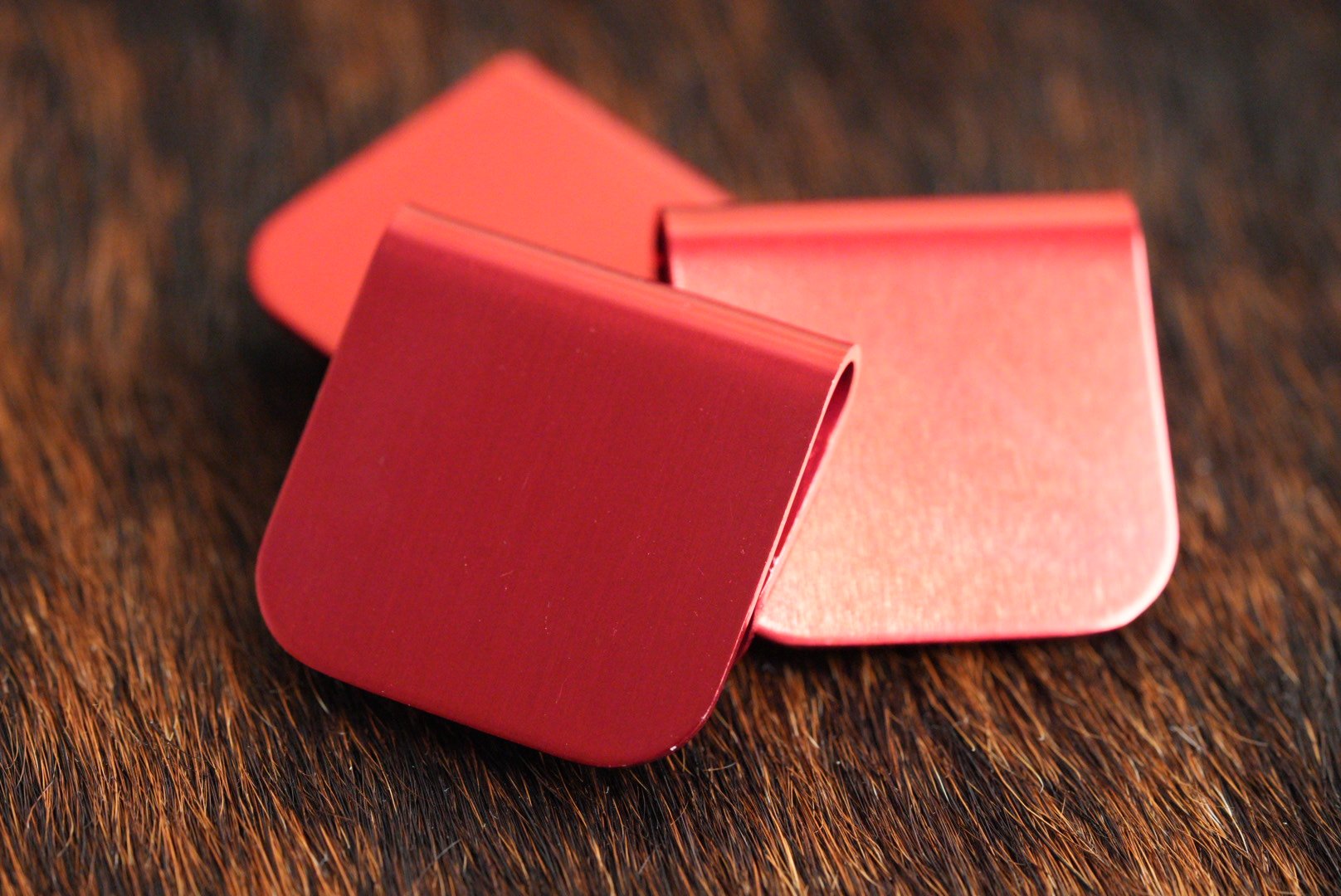Solomagia Pro Card Clip - Red Dot Pro Card Clip - Red - La Servente Solomagia Pro Card Clip - Red Dot Pro Card Clip - Red - La Servente